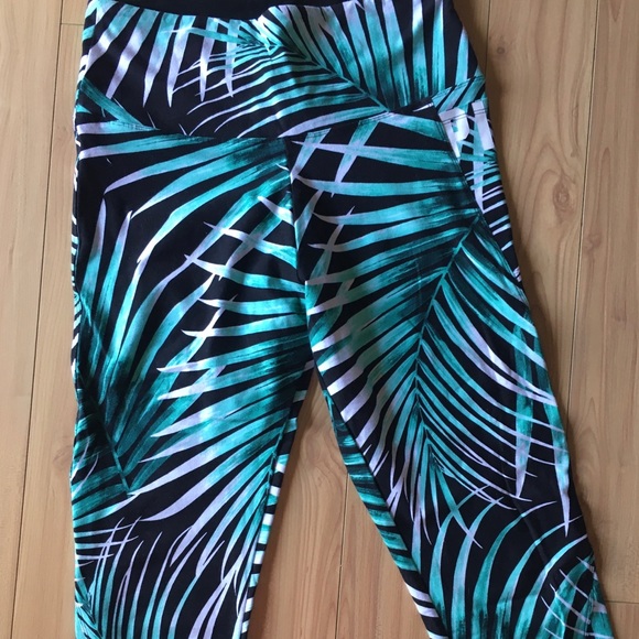 Pink! Victoria's Secret crop leggings